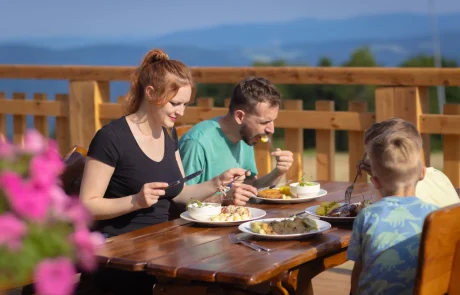Restauracje_PKL_Krynica_Zdroj_Karczma_Harnas_1230_Jaworzyna_Krynicka_motywy_z_jedzeniem