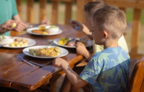 Restauracje_PKL_Krynica_Zdroj_Karczma_Harnas_1234_Jaworzyna_Krynicka_motywy_z_jedzeniem