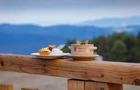 Restauracje_PKL_Krynica_Zdroj_Karczma_Harnas_1241_Jaworzyna_Krynicka_motywy_z_jedzeniem