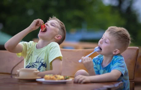 Restauracje_PKL_Krynica_Zdroj_Karczma_Harnas_1286_Jaworzyna_Krynicka_motywy_z_jedzeniem